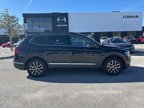 Used 2021 Volkswagen Tiguan SE w/ Panoramic Sunroof Package image 9