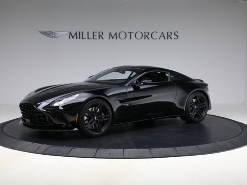 Used 2025 Aston Martin V8 Vantage Coupe image 2