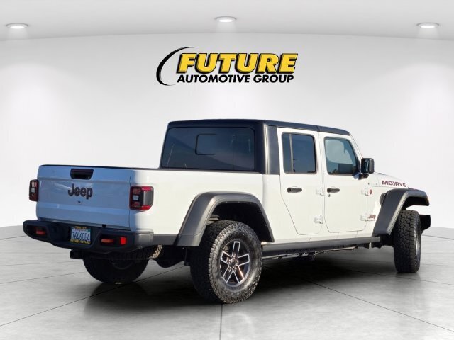 Used 2025 Jeep Gladiator Mojave w/ Convenience Group AWD/4WD image 5