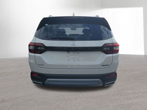 New 2025 Honda Pilot Touring image 15