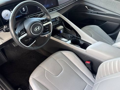 Used 2025 Hyundai Elantra Limited FWD image 5