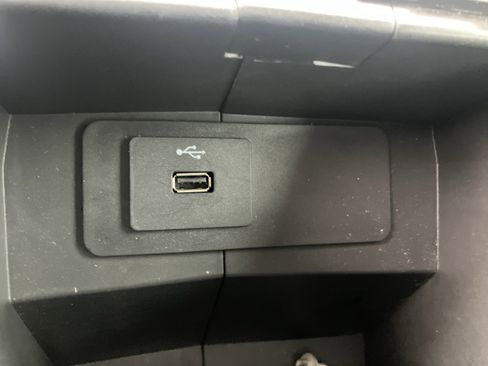 Used 2018 Ford Fusion SE w/ Fusion SE Technology Package FWD image 30