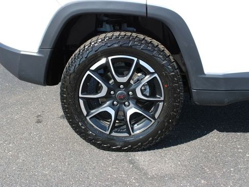 Used 2025 Jeep Compass Trailhawk w/ Trailer Tow Group AWD/4WD image 13