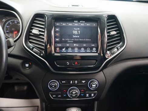 Used 2019 Jeep Cherokee Limited image 7