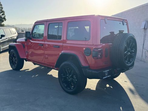 Certified 2025 Jeep Wrangler Unlimited Sahara w/ Safety Group AWD/4WD image 4