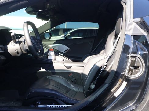 Used 2022 Chevrolet Corvette Stingray Premium Cpe w/ Z51 Performance Package image 11