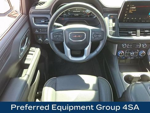 Used 2023 GMC Yukon SLT AWD/4WD image 3
