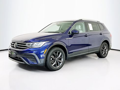 Used 2023 Volkswagen Tiguan SE image 3
