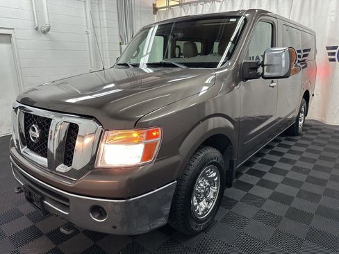 Used 2015 Nissan NV 3500 SL w/ Technology Package RWD image 4