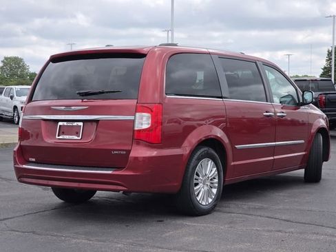 Used 2014 Chrysler Town & Country Limited w/ Luxury Group FWD image 24