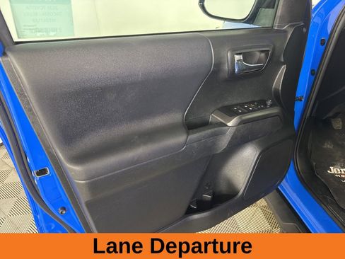 Used 2021 Toyota Tacoma TRD Off-Road image 9