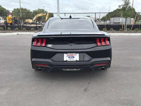 Certified 2025 Ford Mustang Coupe image 5