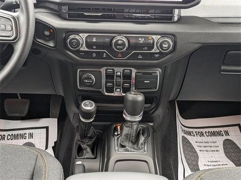 New 2025 Jeep Gladiator Sport image 18