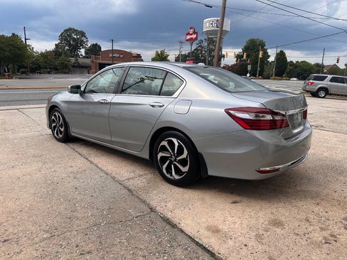 Used 2017 Honda Accord EX-L image 4