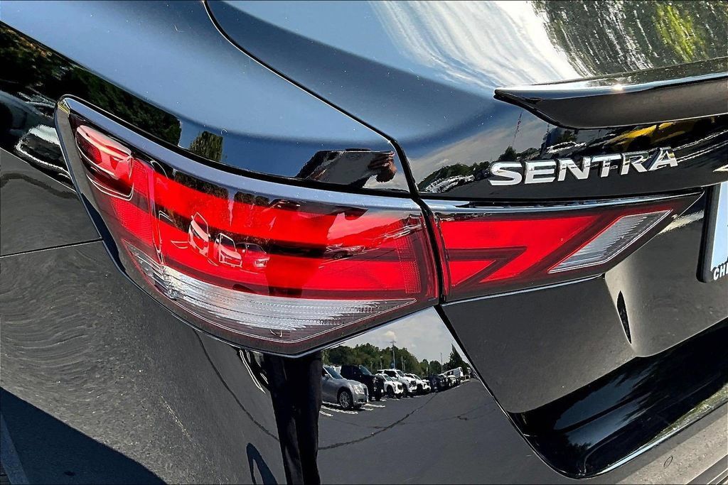 Used 2025 Nissan Sentra SR FWD image 19
