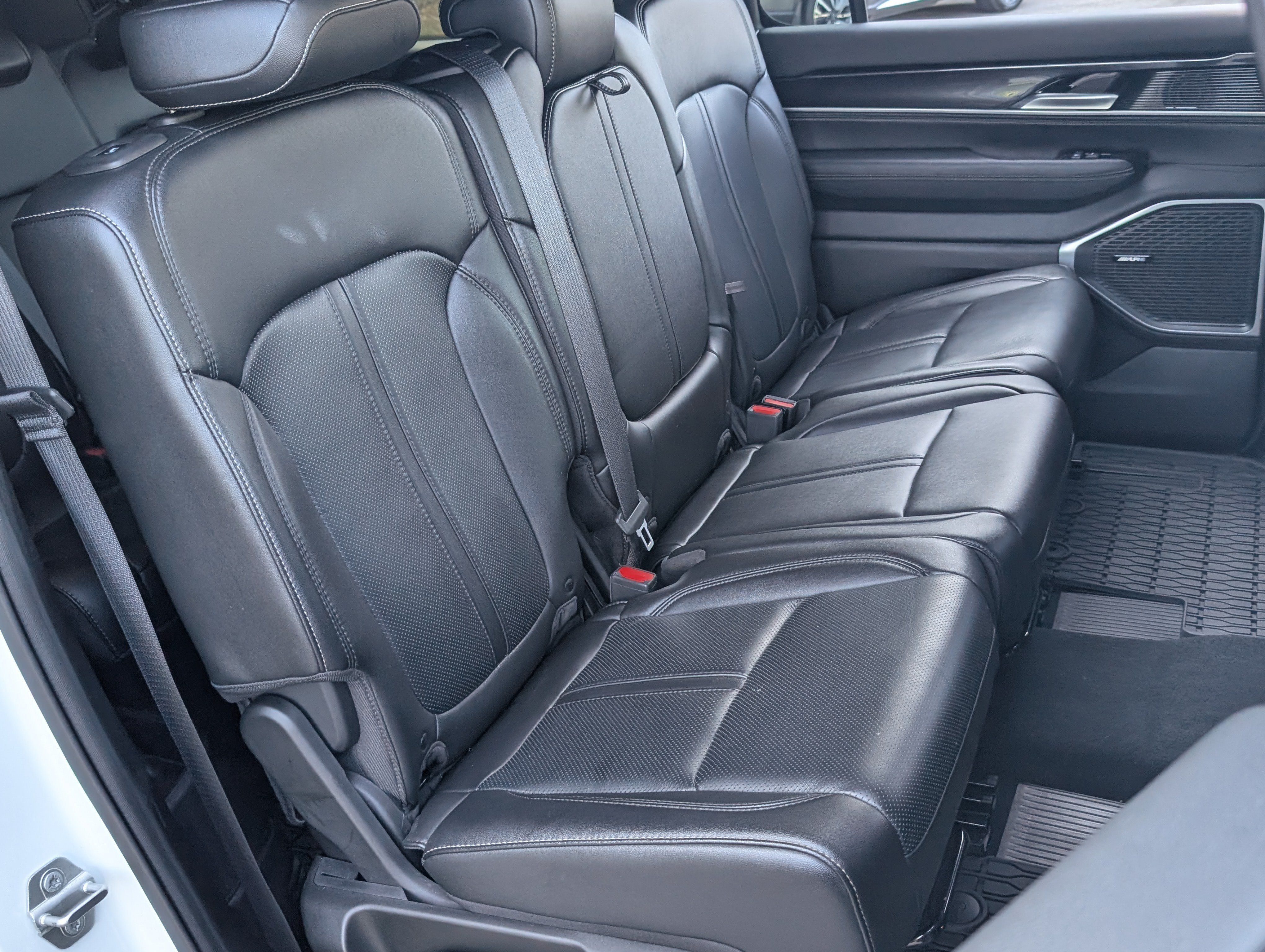 Used 2024 Jeep Wagoneer L 2WD image 24