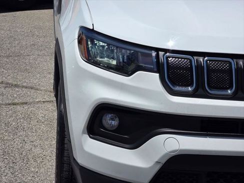 Certified 2022 Jeep Compass Latitude FWD image 3