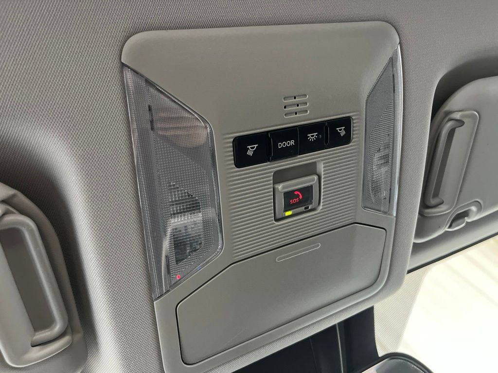 Used 2021 Toyota RAV4 XLE w/ XLE Grade Weather Package AWD/4WD image 17