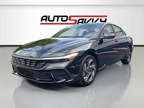 Used 2025 Hyundai Elantra Sport FWD image 3