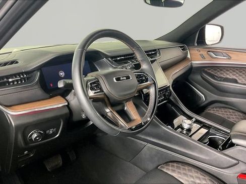 Used 2025 Jeep Grand Cherokee Summit w/ Obsidian Package AWD/4WD image 16
