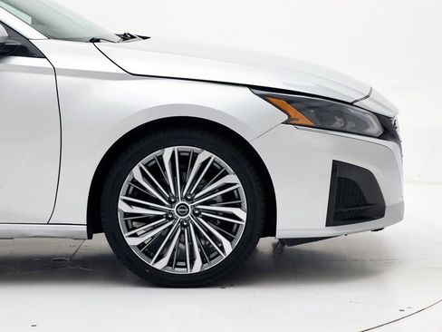 Used 2023 Nissan Altima 2.5 SL image 3