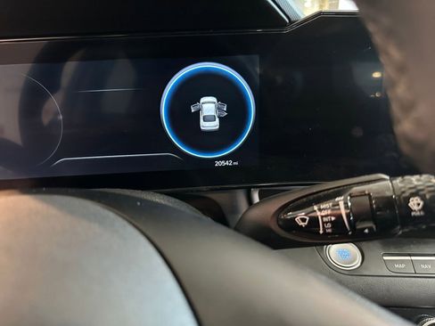 Used 2025 Hyundai Elantra Limited image 40