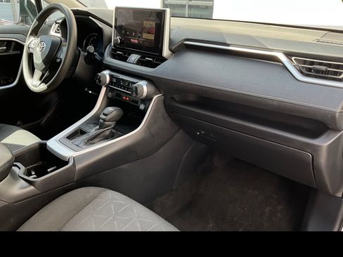 Used 2024 Toyota RAV4 XLE FWD image 9