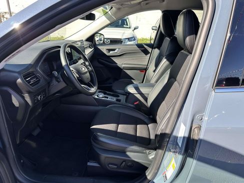 Used 2025 Ford Escape SE FWD image 12