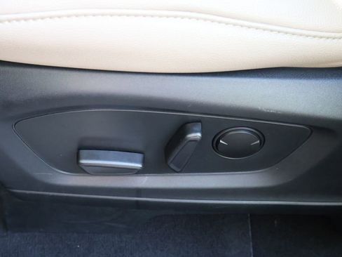 Used 2024 Ford Explorer Limited image 32