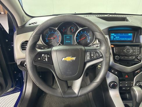 Used 2013 Chevrolet Cruze LS FWD image 13