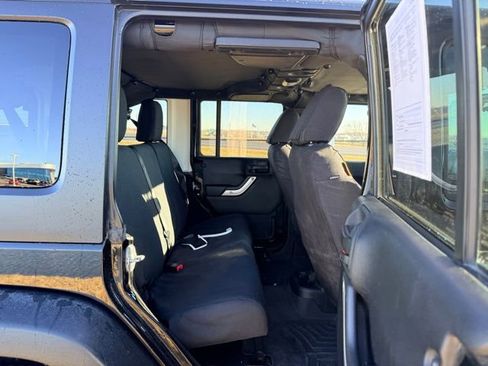 Used 2015 Jeep Wrangler Unlimited Rubicon w/ Connectivity Group image 9