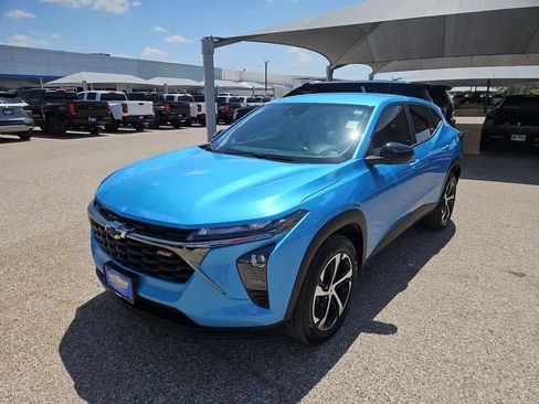 Used 2025 Chevrolet Trax RS w/ Driver Confidence Package FWD image 4