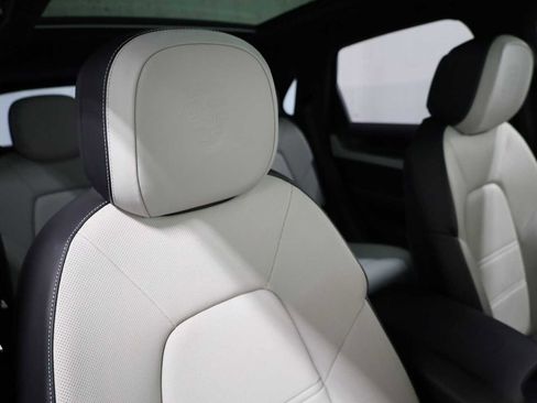 Certified 2025 Porsche Cayenne E-Hybrid AWD/4WD image 22