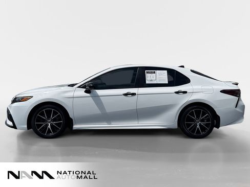 Used 2021 Toyota Camry SE FWD image 2