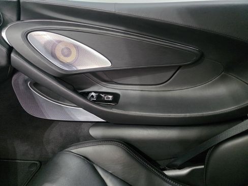 Used 2022 McLaren GT image 16