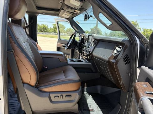Used 2016 Ford F250 Platinum w/ FX4 Off-Road Package AWD/4WD image 16