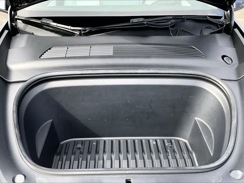 Used 2021 Tesla Model Y Long Range image 30