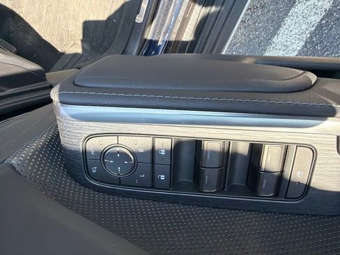 Used 2025 Lexus GX 550 w/ Accessory Package (2T) AWD/4WD image 11