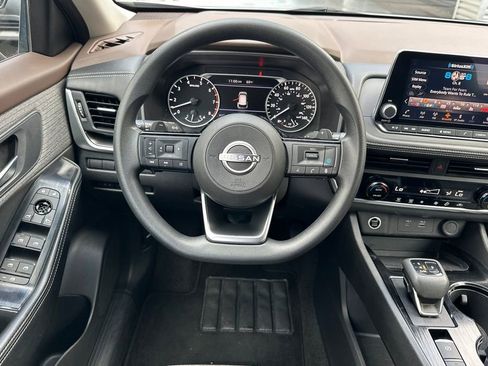 Used 2023 Nissan Rogue SV image 13