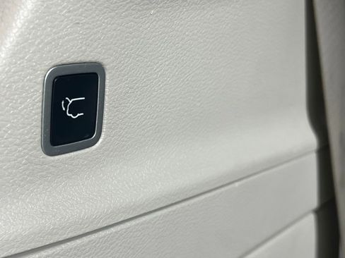 Used 2024 Chrysler Pacifica Touring-L image 30