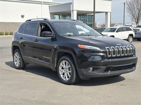 Used 2017 Jeep Cherokee Latitude image 13