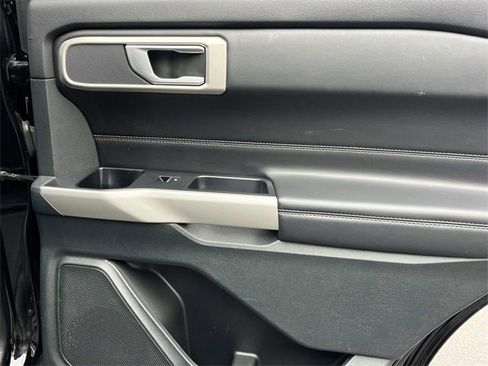 Used 2023 Ford Explorer XLT image 22