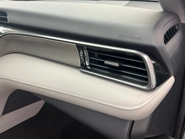 Used 2019 Toyota Camry SE FWD image 9
