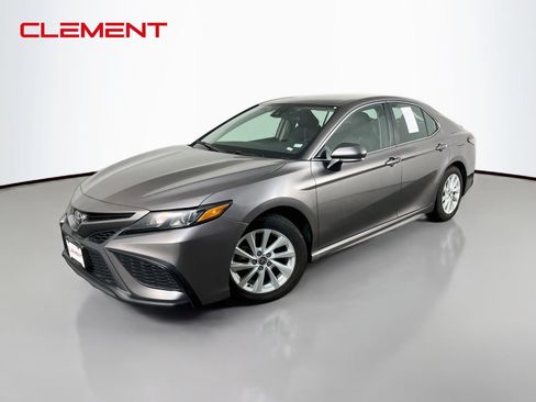 Used 2024 Toyota Camry SE FWD image 1