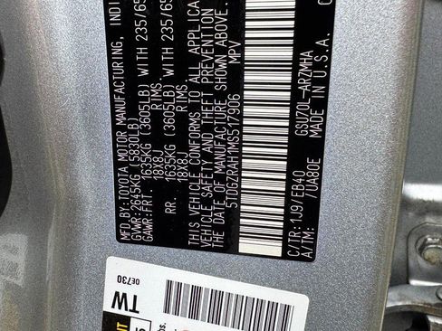 Used 2021 Toyota Highlander XLE image 27