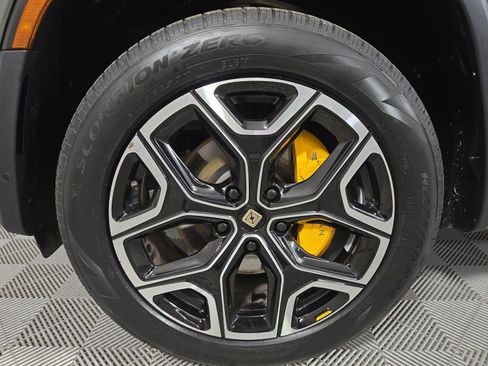 Used 2022 Rivian R1S Launch Edition image 9