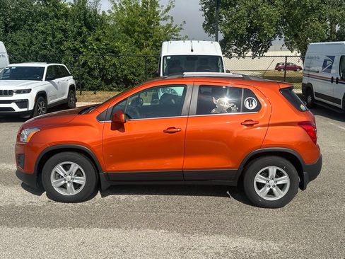 Used 2015 Chevrolet Trax LT w/ LT Sun and Sound Package FWD image 2