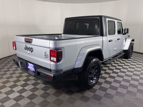 Used 2023 Jeep Gladiator Sport AWD/4WD image 8