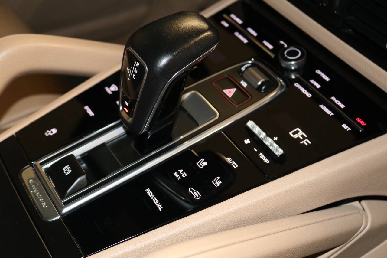 Used 2020 Porsche Cayenne Turbo AWD/4WD image 58