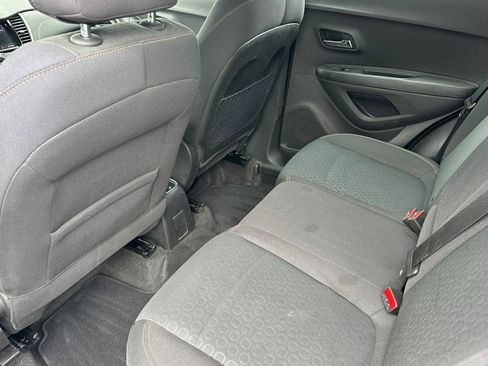 Used 2020 Chevrolet Trax LS FWD image 11